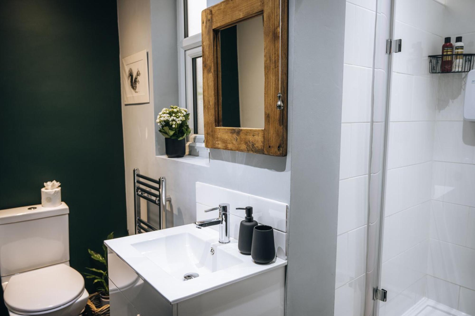 The Bolt Hole - Stratford Upon Avon - Central - Free Offstreet Parking - 2 Bed Luxury Apartment Buitenkant foto